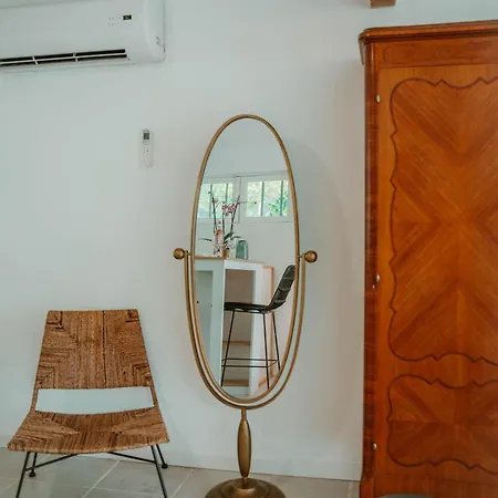 Havre Champetre En De Nîmes