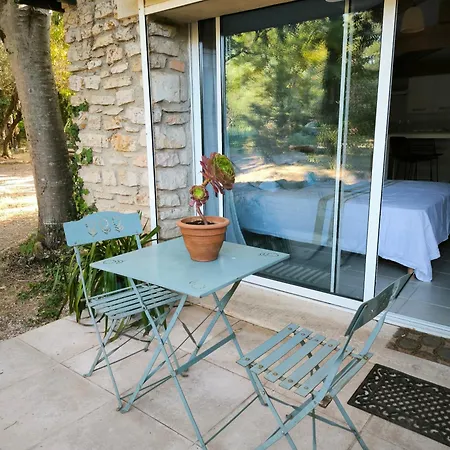 Havre Champetre En De Nîmes